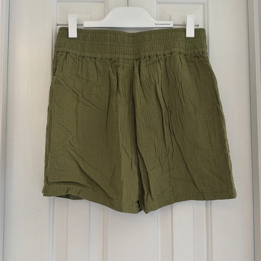 Boden linen shorts. Olive green. Size 8